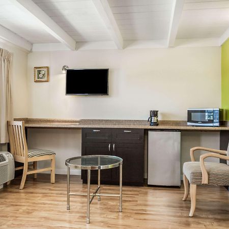 Travelodge By Wyndham Fairfield/Napa Valley Екстер'єр фото