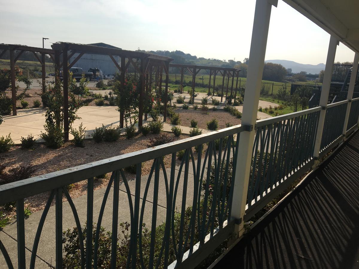 Travelodge By Wyndham Fairfield/Napa Valley Екстер'єр фото